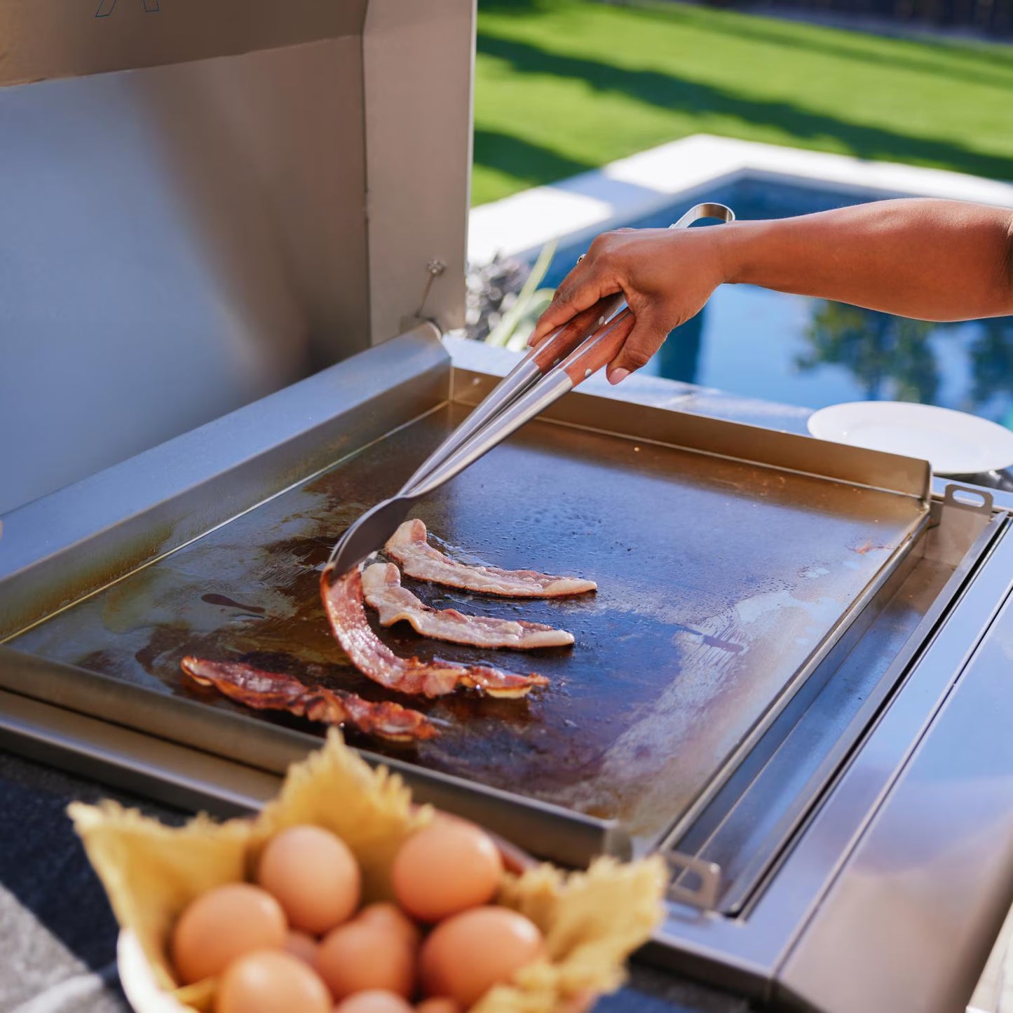 Blaze LTE+ 30-Inch Built-in Propane Gas/Natural Griddle w/ Lift-Assist Hood