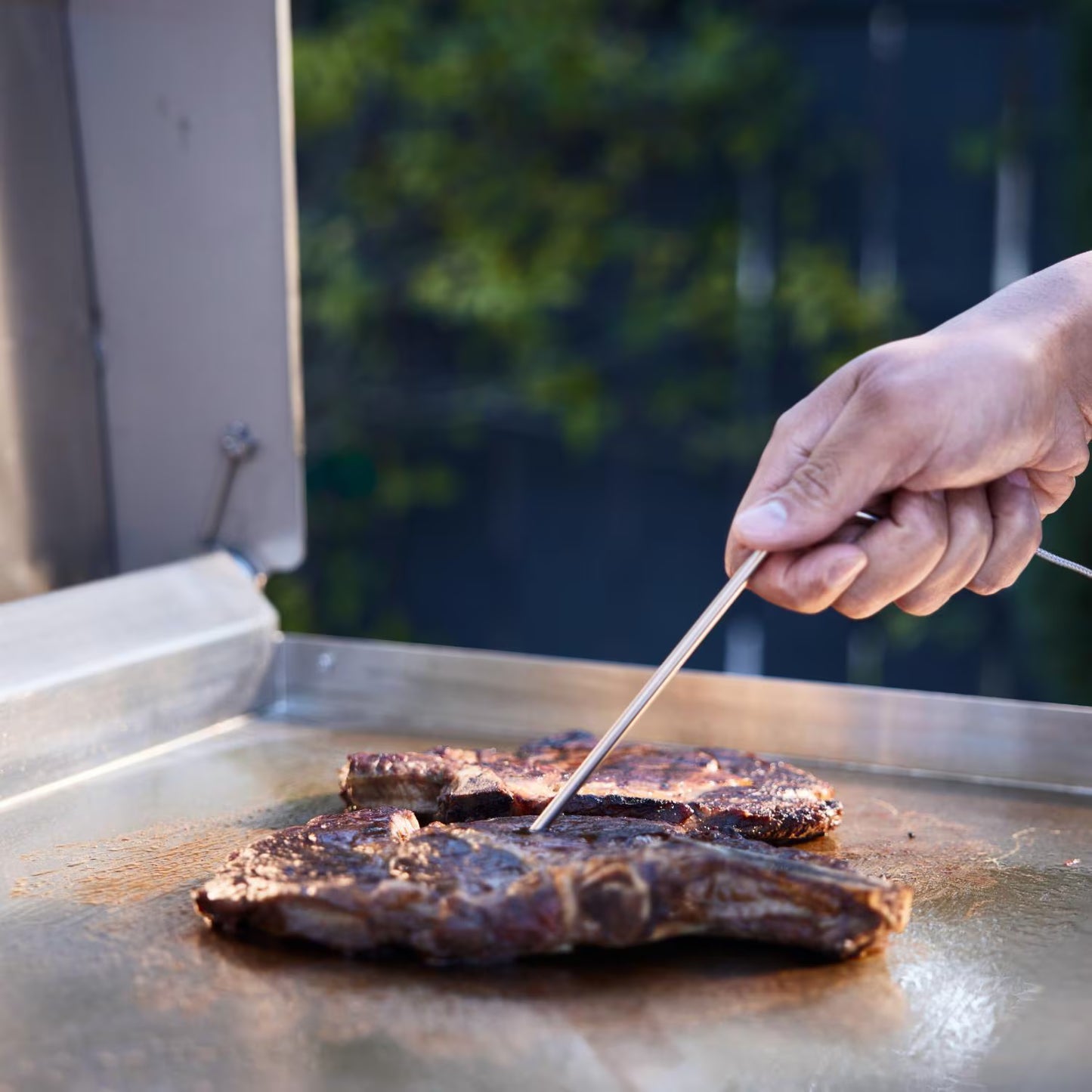 Blaze LTE PRO 40-Inch Built-in Propane/Natural Gas Griddle w/ Digital Temperature Screen & Lift-Assist Lid