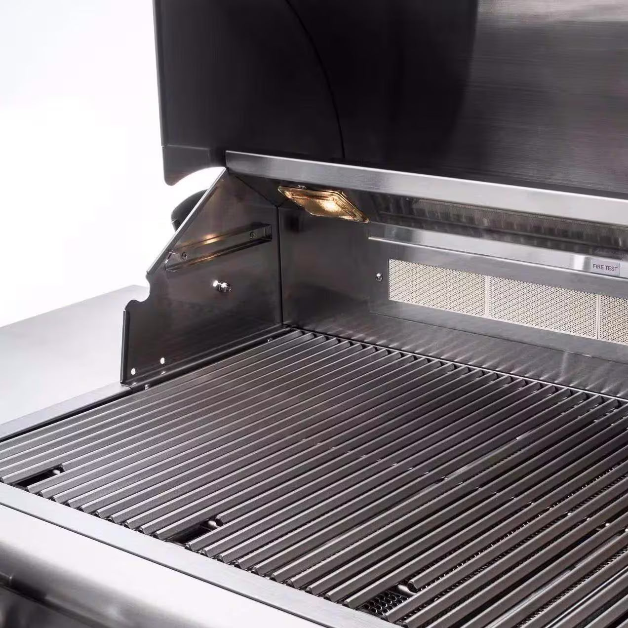 Blaze LTE+ Marine Grade 32-Inch 4-Burner Built-In Propane/Natural Gas Grill w/ Lift-Assist Hood & Rear Infrared Burner