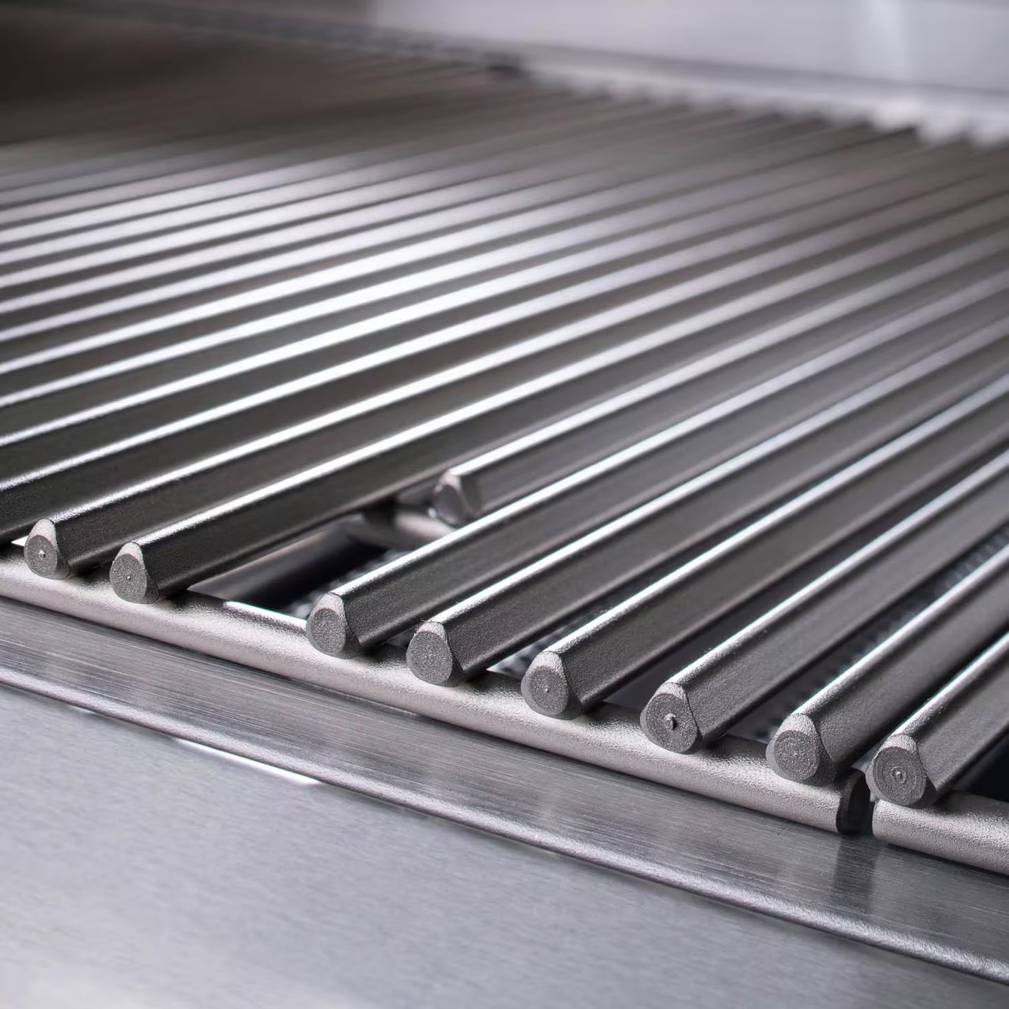 Blaze LTE 32-Inch 4-Burner Built-In Propane Gas/Natural Gas Grill w/ Rear Infrared Burner & Grill Lights - BLZ-4LTE2-NG