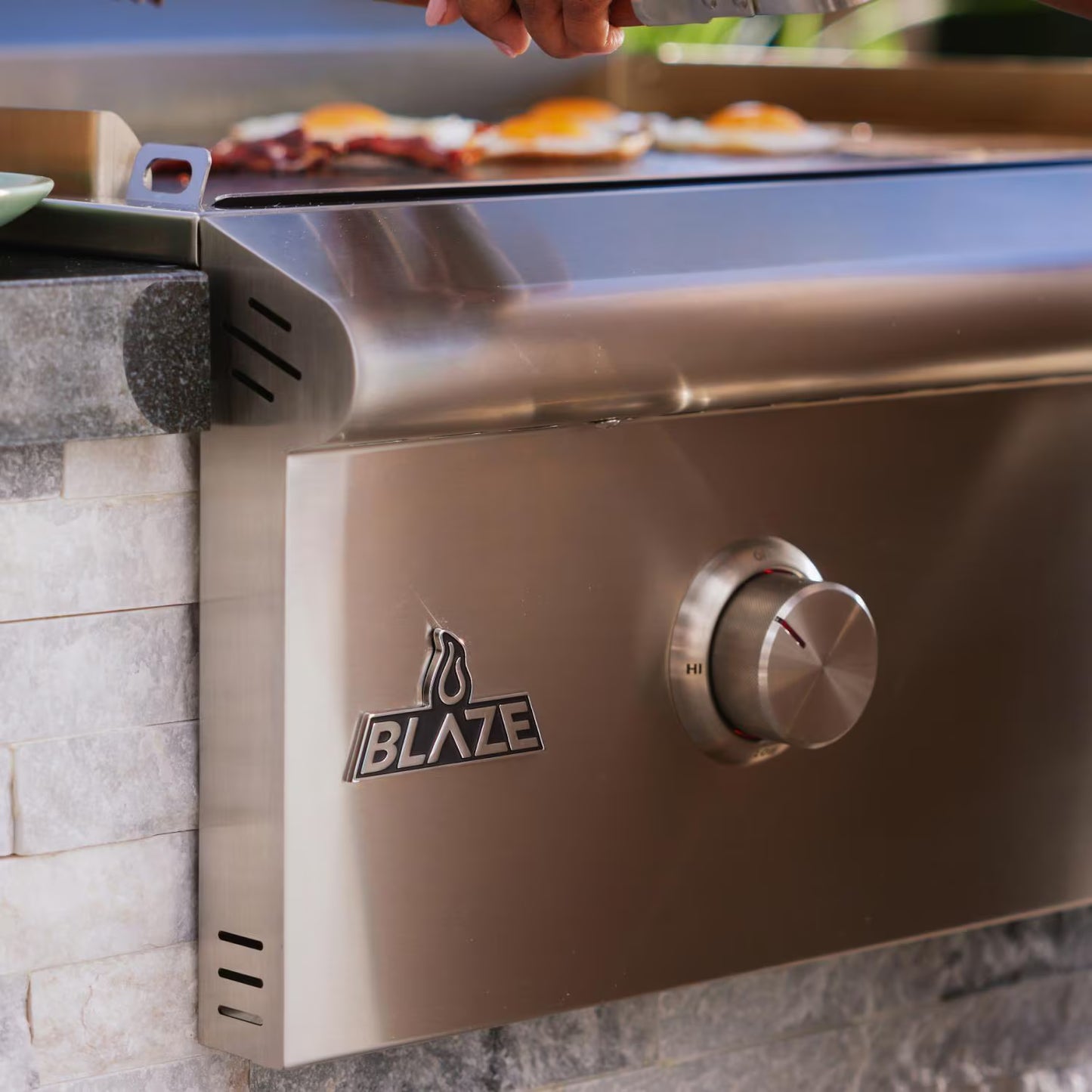 Blaze LTE+ 30-Inch Built-in Propane Gas/Natural Griddle w/ Lift-Assist Hood